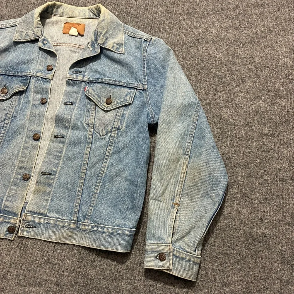 Vintage‎ Levis Mens Denim Trucker Jacket Size 44 Button Front USA Leather Patch